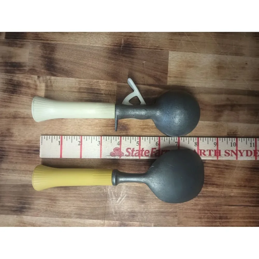 X2 Bonny Prod. Co. NY Ice Cream Scoop Yellow White Vintage Cast Aluminum Plastic - Picture 3 of 7